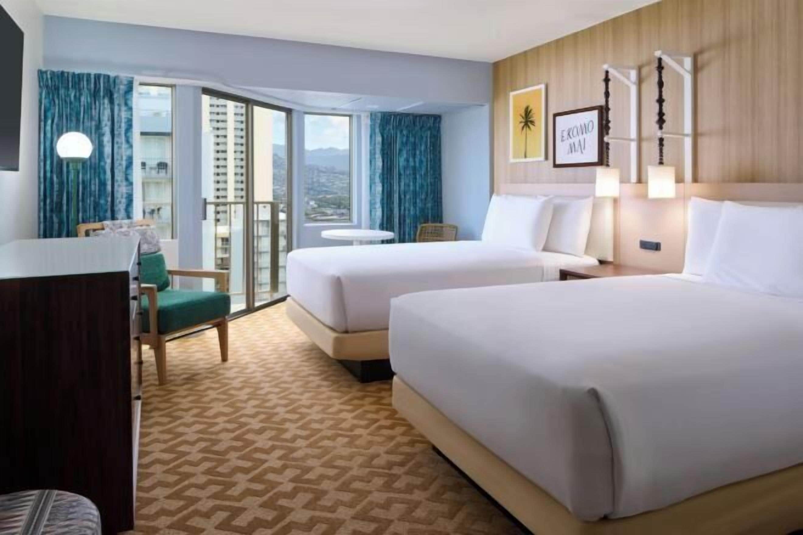 객실 내 금고, 책상, 암막 커튼, 다리미/다리미판