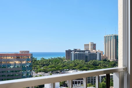 Balcony view. Waikiki Malia