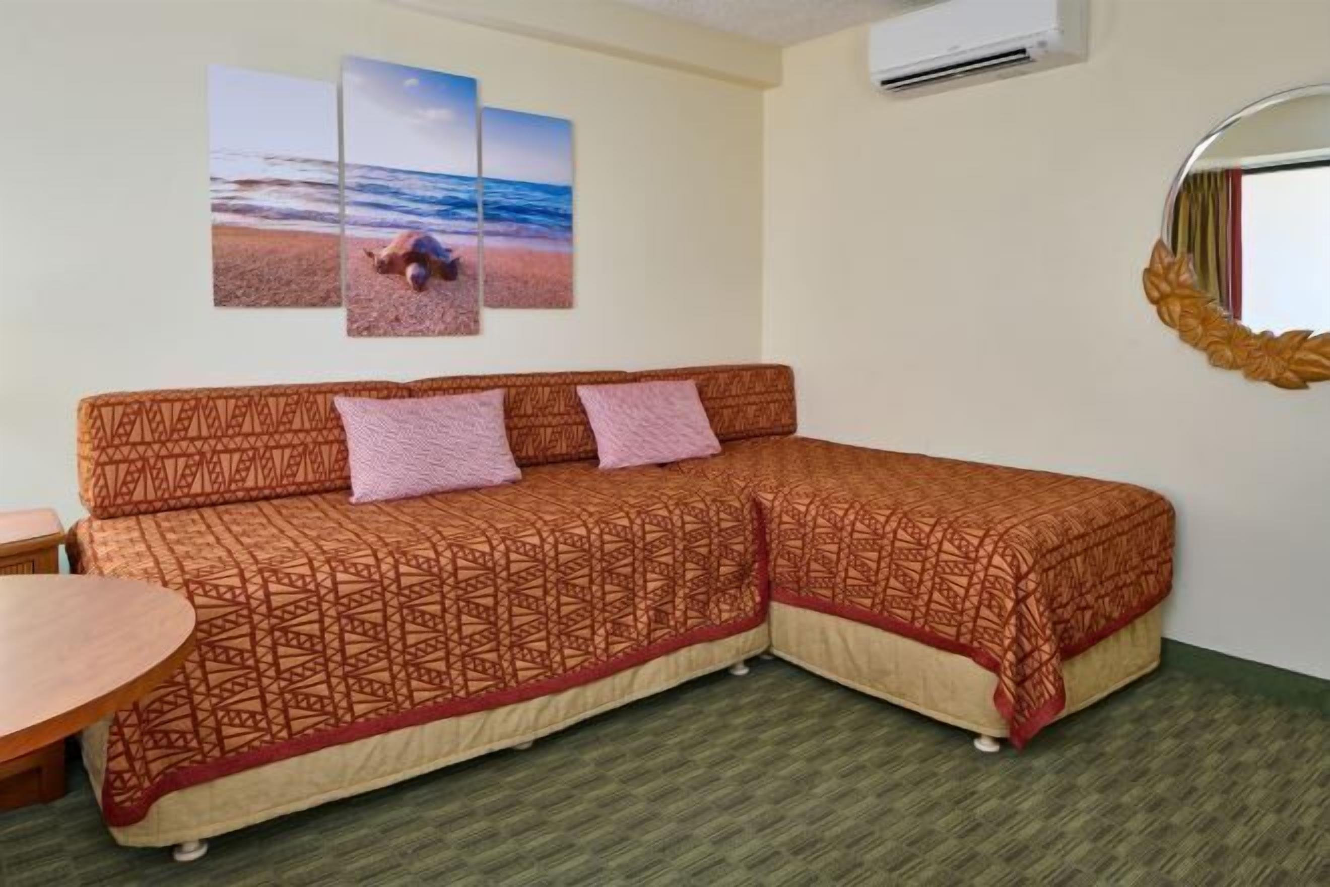 객실 내 금고, 책상, 암막 커튼, 다리미/다리미판