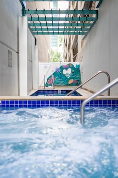 Outdoor spa tub at Waikiki Malia