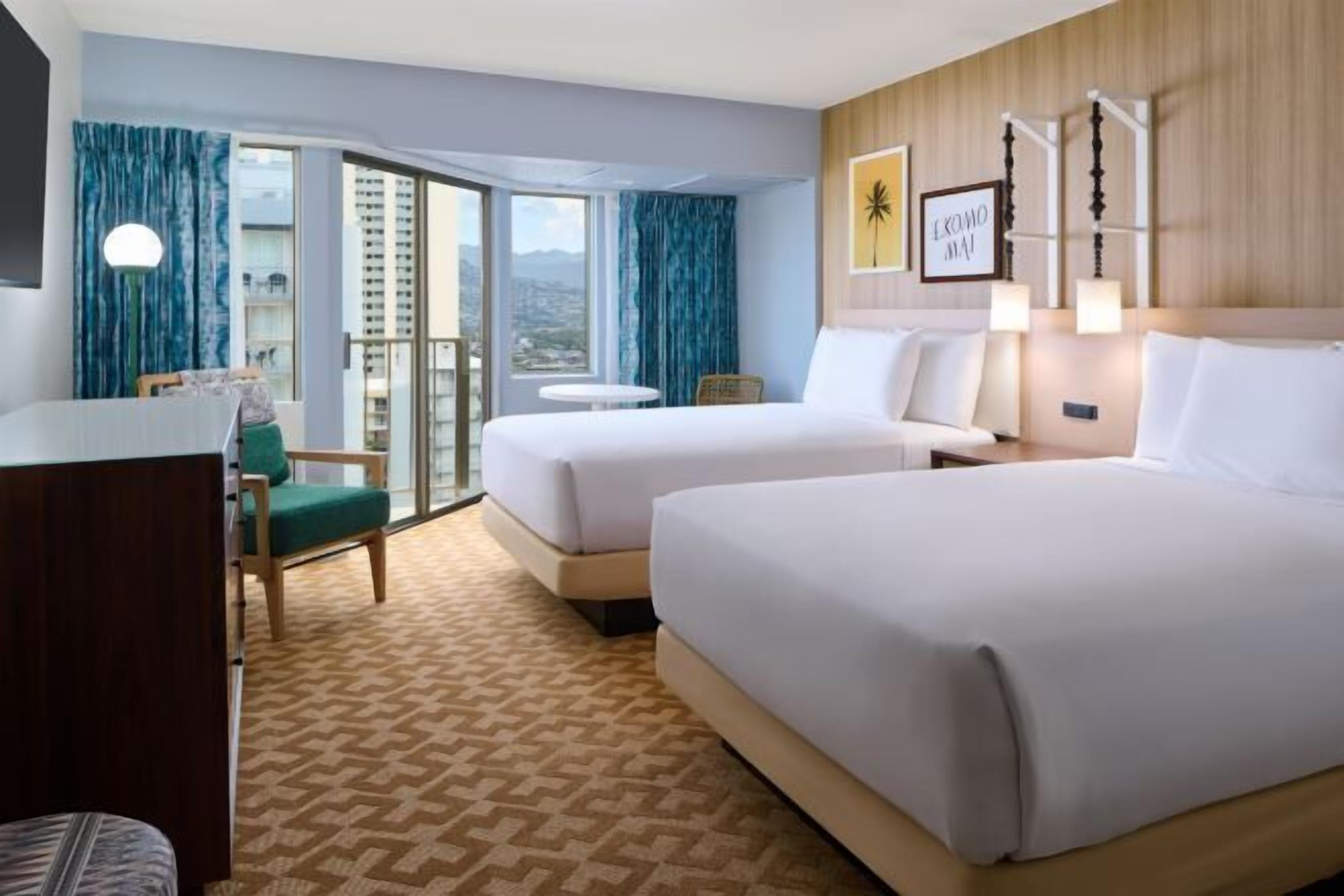 객실 내 금고, 책상, 암막 커튼, 다리미/다리미판