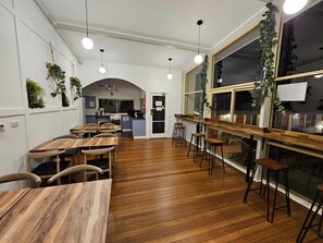 Microwave, electric kettle, toaster - Waterview Gosford Motor Inn (West Gosford)