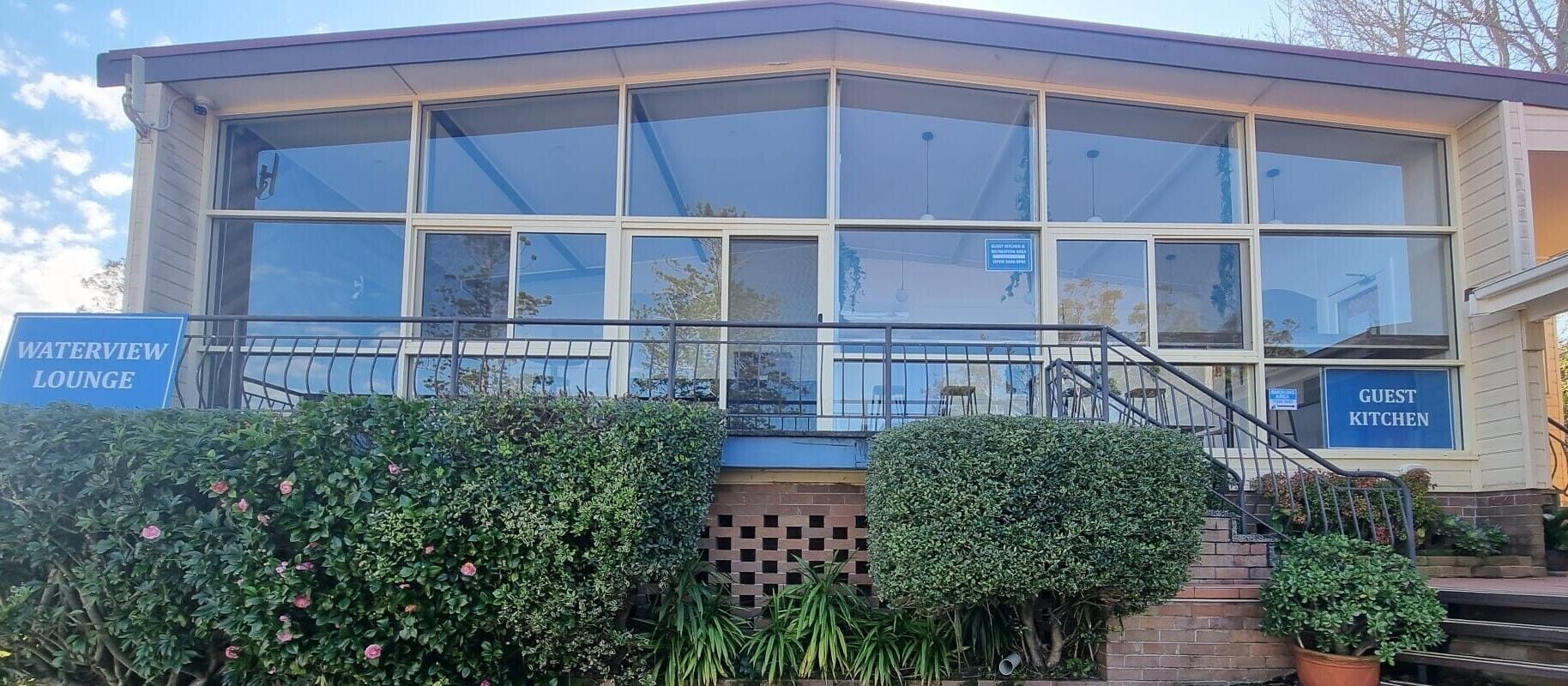 電子レンジ、電気ポット、トースター