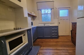 Casa rural familiar | Cuina privada | Microones, bullidora elèctrica i torradora 