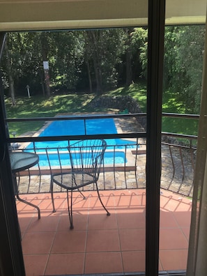 Chambre, vue sur la piscine | Vue de la chambre