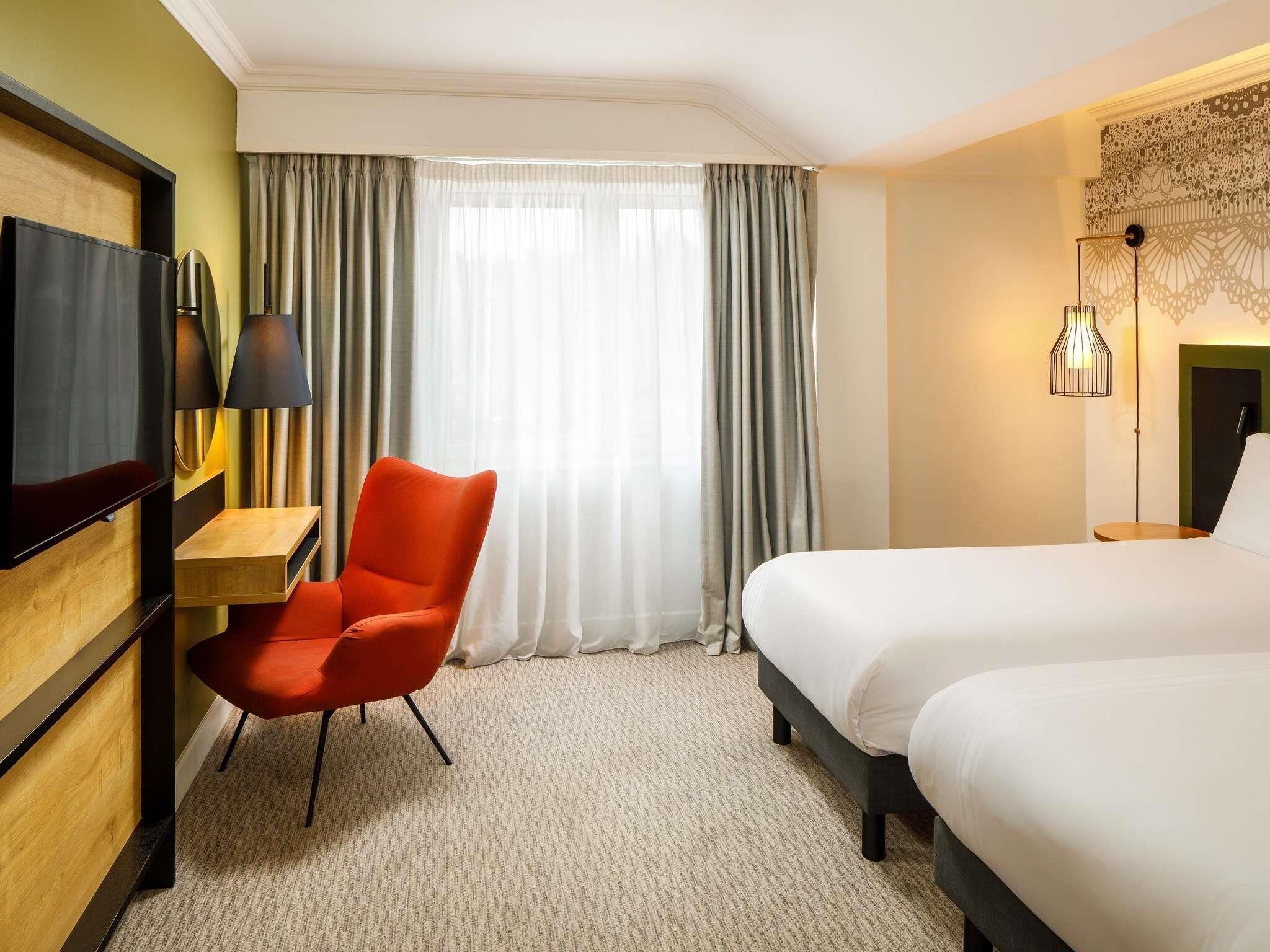 Classic Room, 2 Twin Beds | Hypo-allergenic bedding, in-room safe, desk, laptop workspace