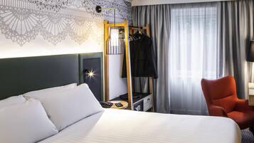 Hypo-allergenic bedding, in-room safe, desk, laptop workspace