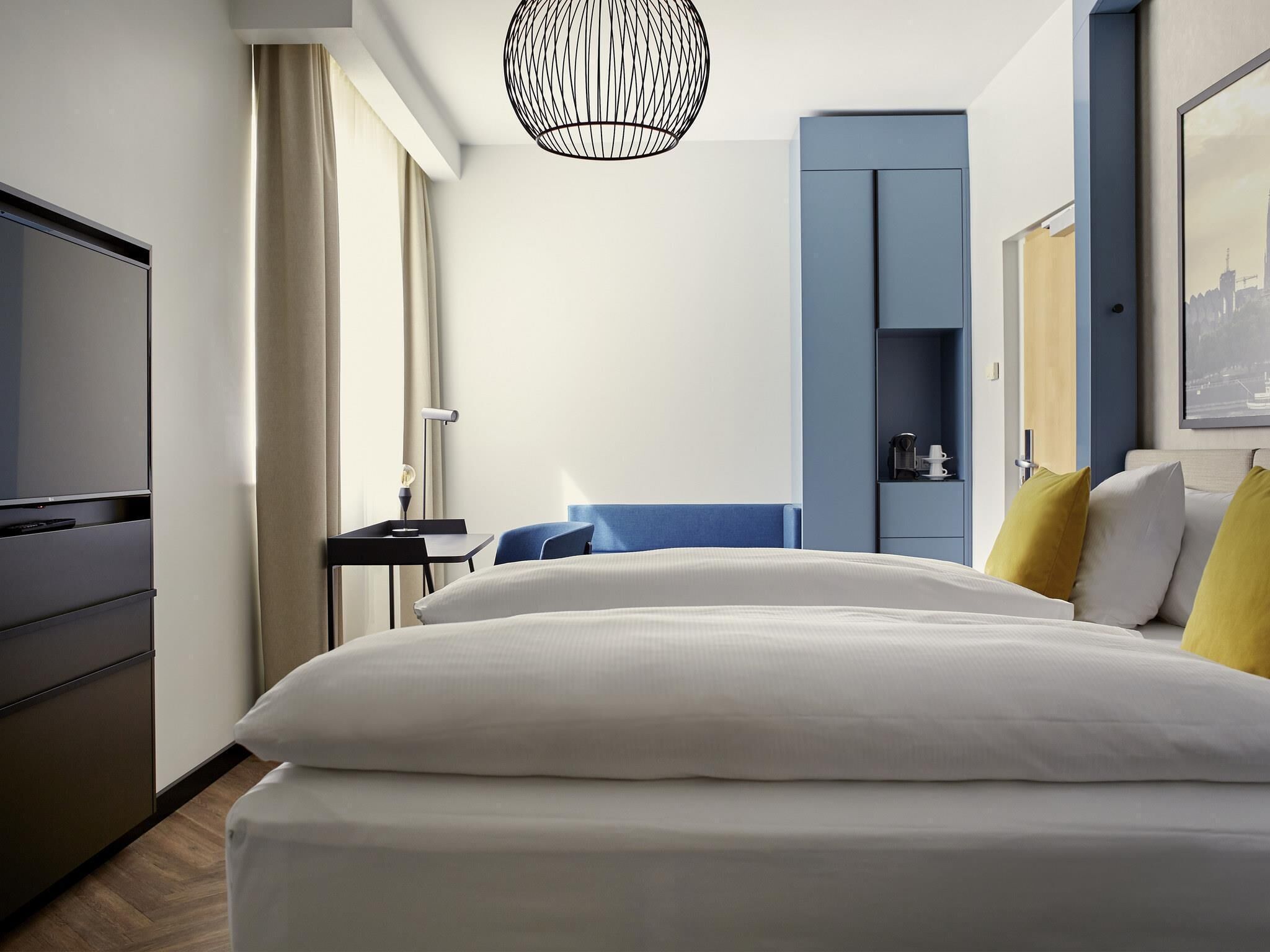 Deluxe-huone, 1 parisänky (Grand) | 1 makuuhuone, ylelliset vuodevaatteet, tallelokero huoneessa, työpöytä