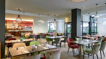 Tägliches Frühstücksbuffet (31 EUR pro Person)