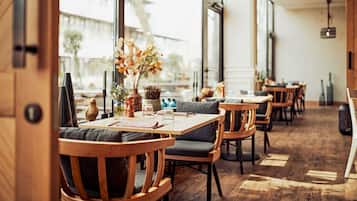 Lunch, dinner served; local cuisine, alfresco dining