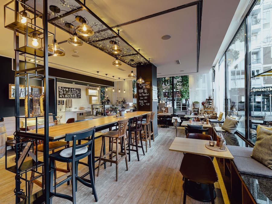 Déjeuner et dîner servis sur place