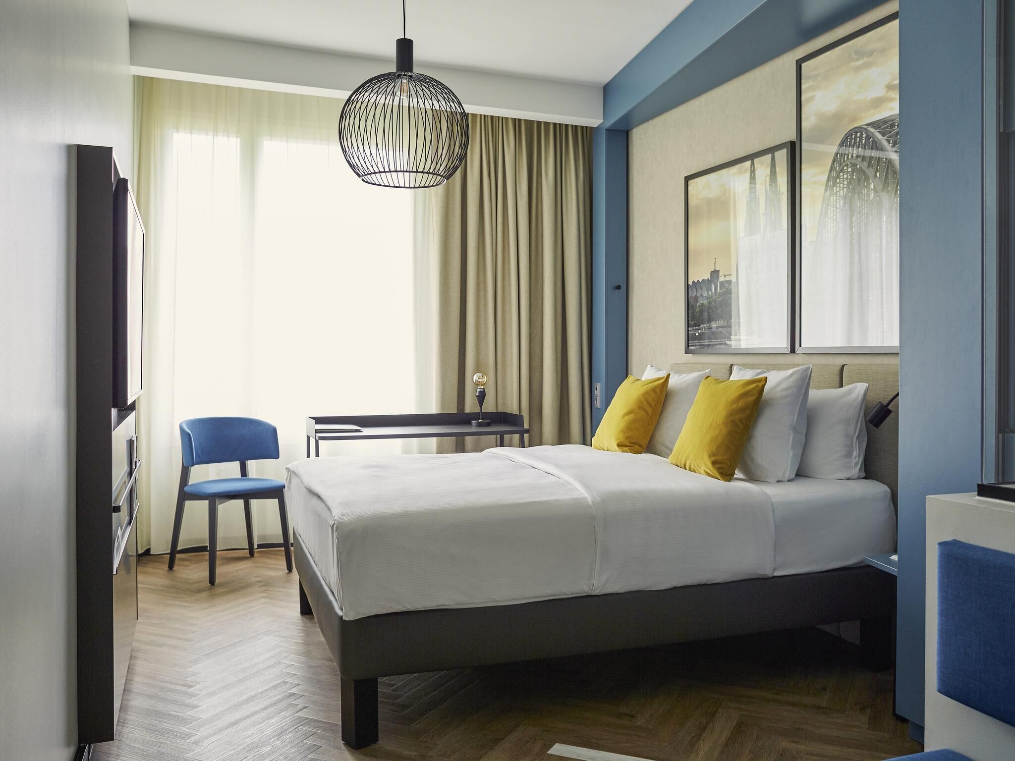Deluxe-huone, 1 keskisuuri parisänky (Cathedral view) | 1 makuuhuone, ylelliset vuodevaatteet, tallelokero huoneessa, työpöytä