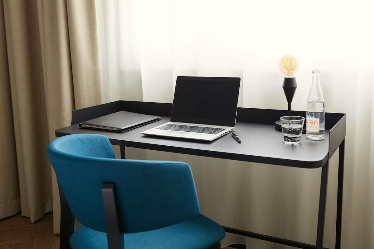 1 bedroom, premium bedding, in-room safe, desk