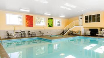 Indoor pool, sun loungers