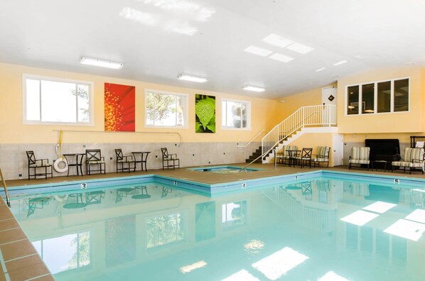 Indoor pool, pool loungers