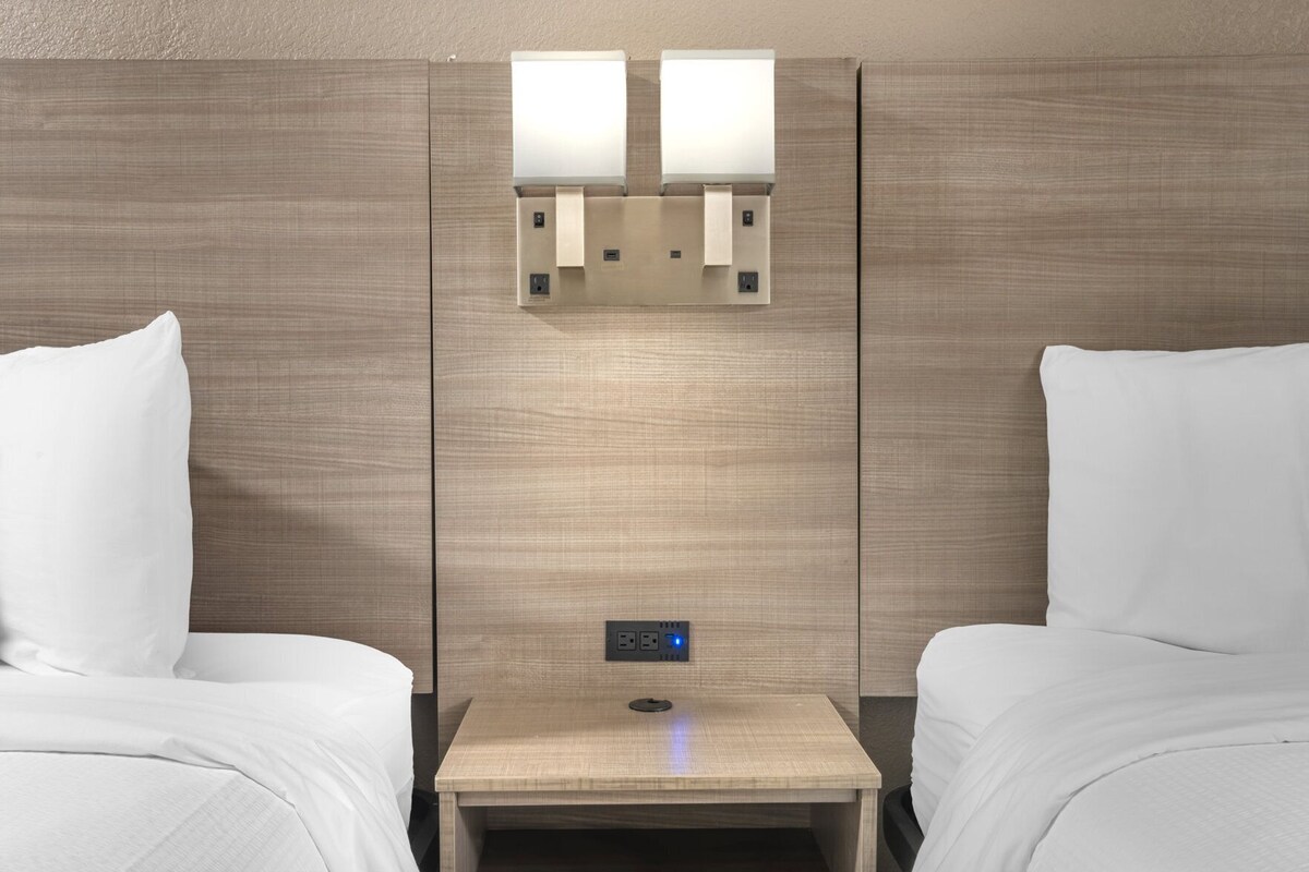 Desk, blackout drapes, WiFi (free), bed sheets