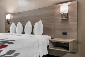 Deluxe Room, 1 King Bed, Accessible, Non Smoking