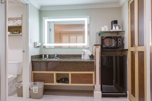 豪華客房, 2 張加大雙人床 (Deluxe Room with 2 Queen Beds) | 熨斗/熨衣板、免費無線上網、床單