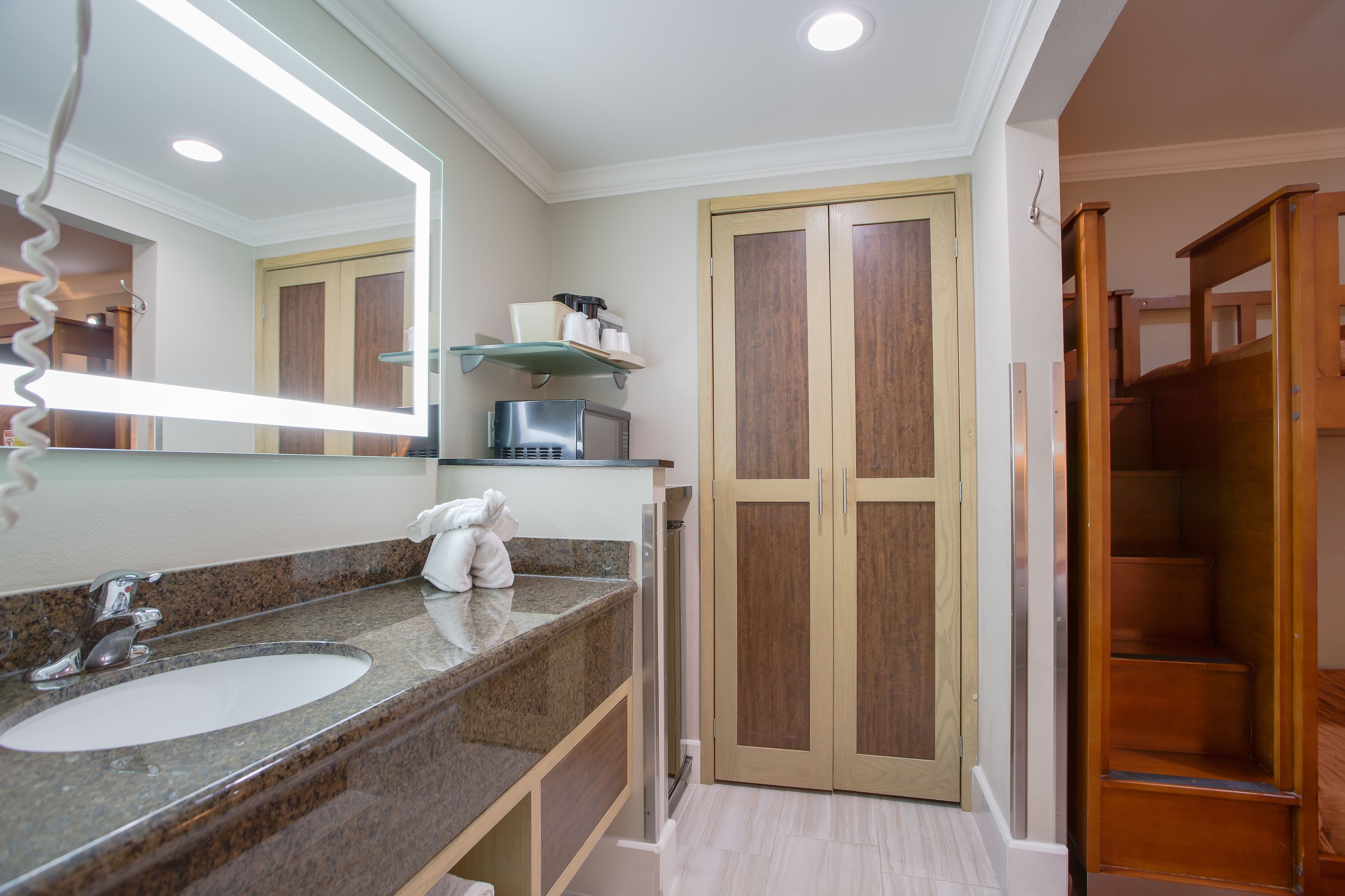 deluxe room, 2 queen beds (kids room with 2 queen beds and bunk) | iron/ironing board, free wifi, bed sheets