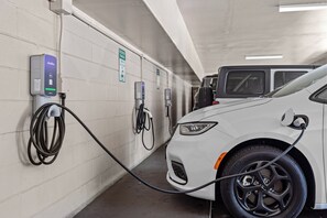 Electric vehicle charging station - Del Sol Inn - Anaheim Resort (Anaheim)