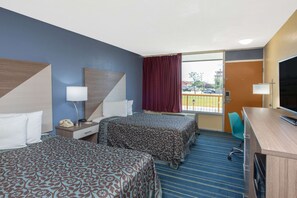 Zimmer, 2 Doppelbetten, Nichtraucher | Zimmersafe, Schreibtisch, laptopgeeigneter Arbeitsplatz