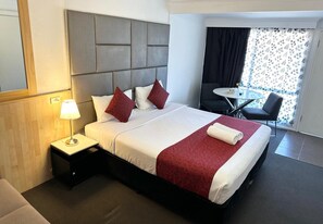 Executive Room, 1 King Bed | Desk, iron/ironing board, free WiFi, bed sheets - Countryman Motor Inn (Cowra)