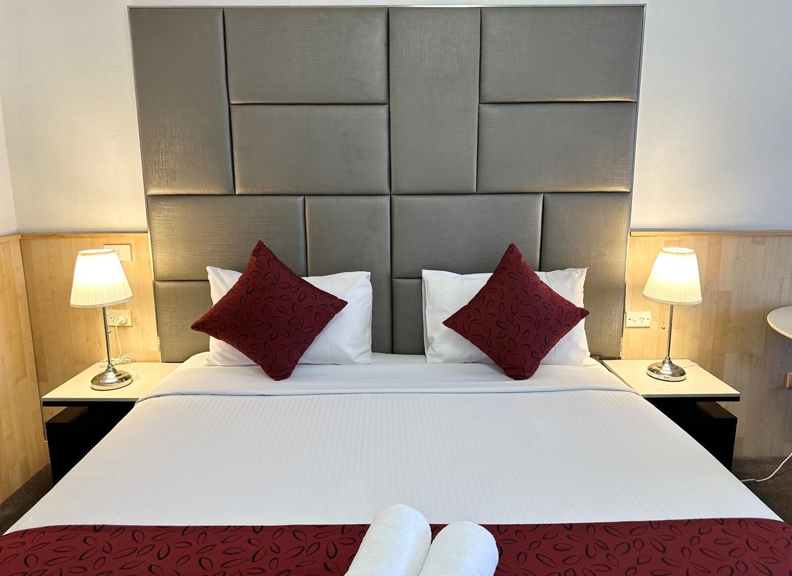 Executive-Zimmer, 1 King-Bett | Schreibtisch, Bügeleisen/Bügelbrett, kostenloses WLAN, Bettwäsche