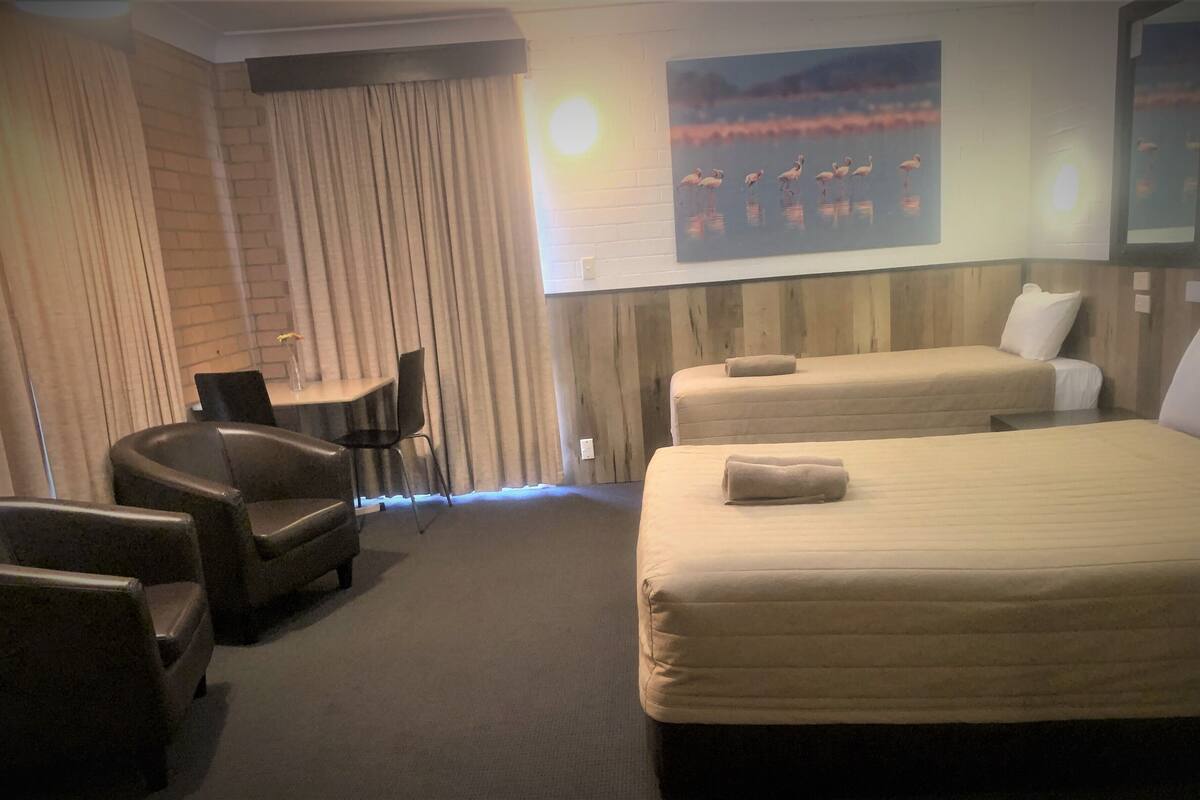 Economy-Zweibettzimmer, 1 Schlafzimmer | Schreibtisch, Bügeleisen/Bügelbrett, kostenloses WLAN, Bettwäsche