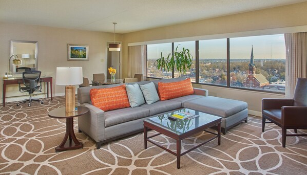 Deluxe Suite (Mist) | Premium bedding, down comforters, in-room safe, desk