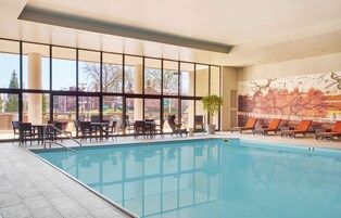 Una piscina techada