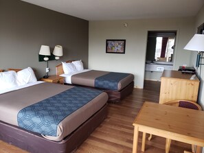 Premium bedding, individually decorated, individually furnished, desk - Mountain Home Inn (Mountain Home)