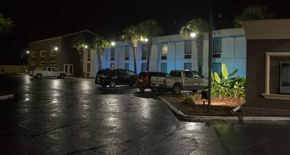 Regency inn and Suites