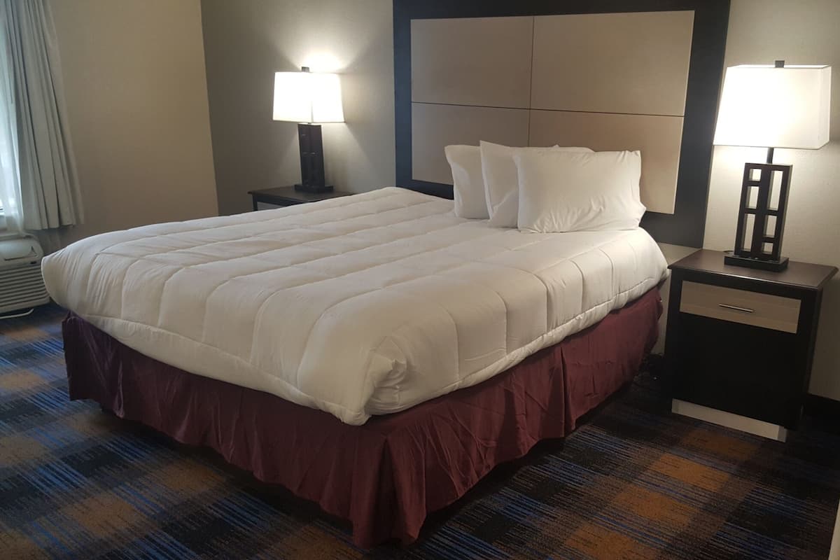 Habitación, 1 cama de matrimonio grande | Ropa de cama de alta calidad y escritorio