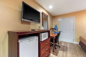 Chambre, plusieurs lits, accessible aux personnes à mobilité réduite, non-fumeurs | Literie hypoallergénique, bureau
