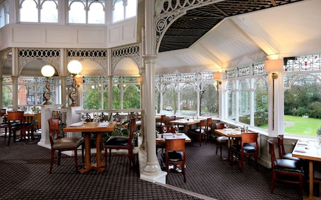 Restaurant. Macdonald Kilhey Court
