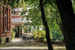 Garden - Macdonald Kilhey Court (Wigan)