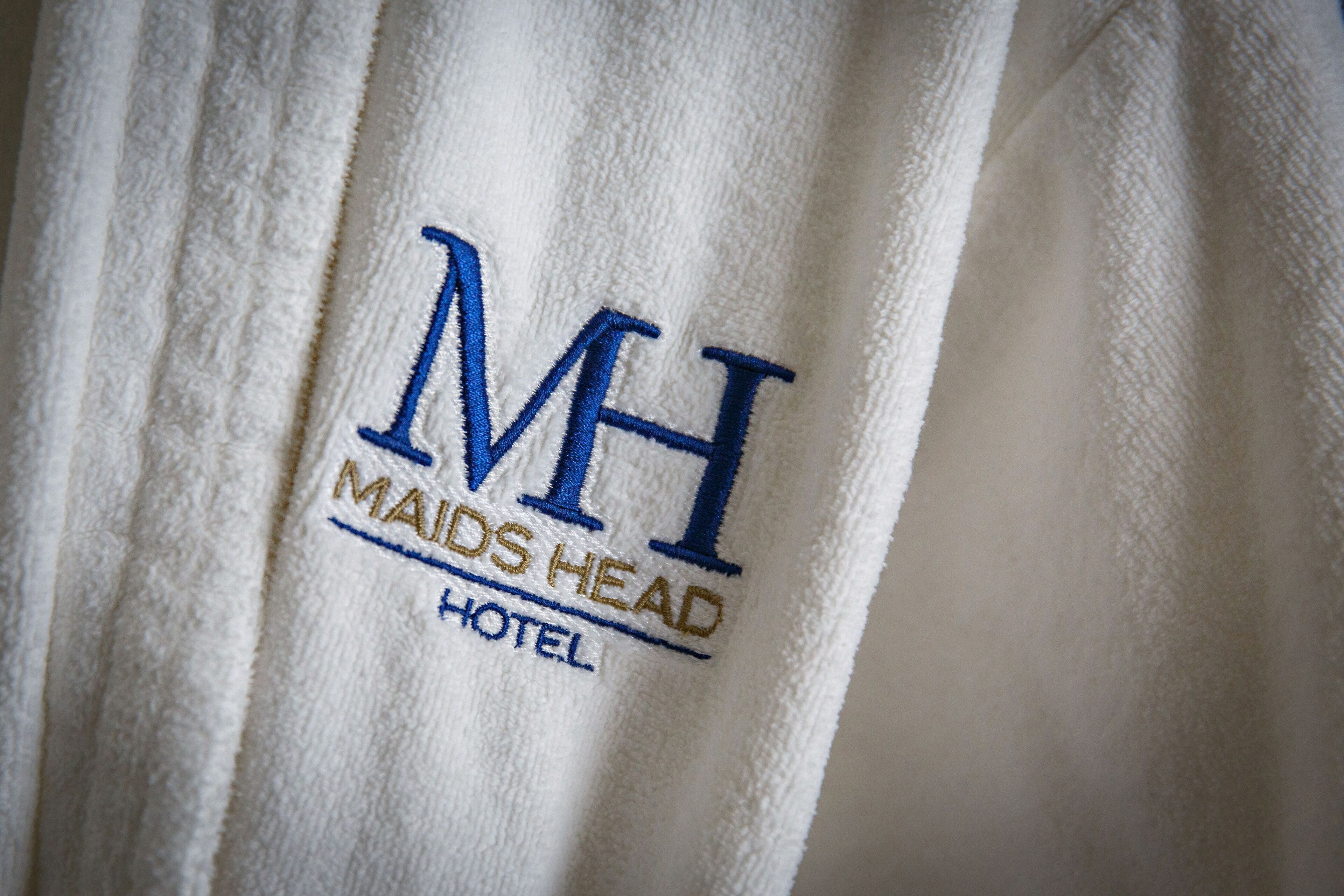 junior suite | bathroom amenities | combined shower/bathtub, free toiletries, hair dryer, towels