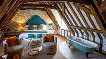 Junior Suite | Premium bedding, individually decorated, individually furnished, desk