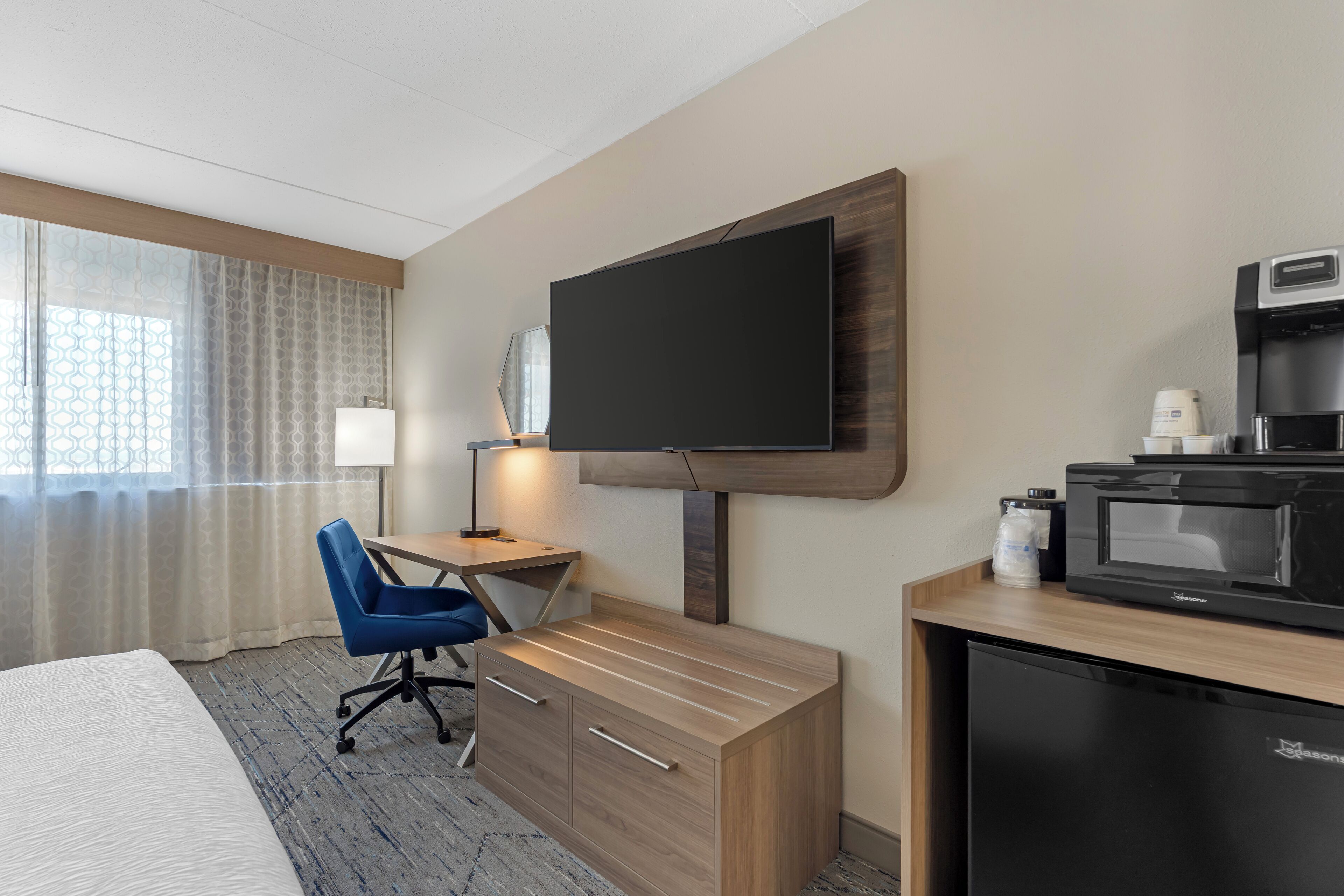 Televisión de pantalla plana de 42 pulgadas con canales por cable 