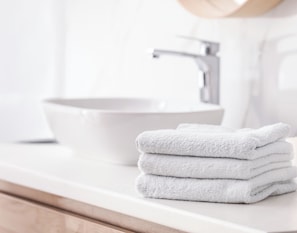 Combined shower/bathtub, eco-friendly toiletries, hair dryer, towels