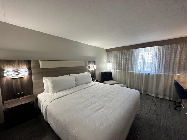 Desk, laptop workspace, blackout drapes, iron/ironing board - Best Western Plus Downtown Tacoma (Tacoma)