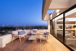 Cofres nos quartos, escrivaninha, espaço de trabalho para notebook