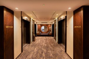 Cofres nos quartos, escrivaninha, espaço de trabalho para notebook