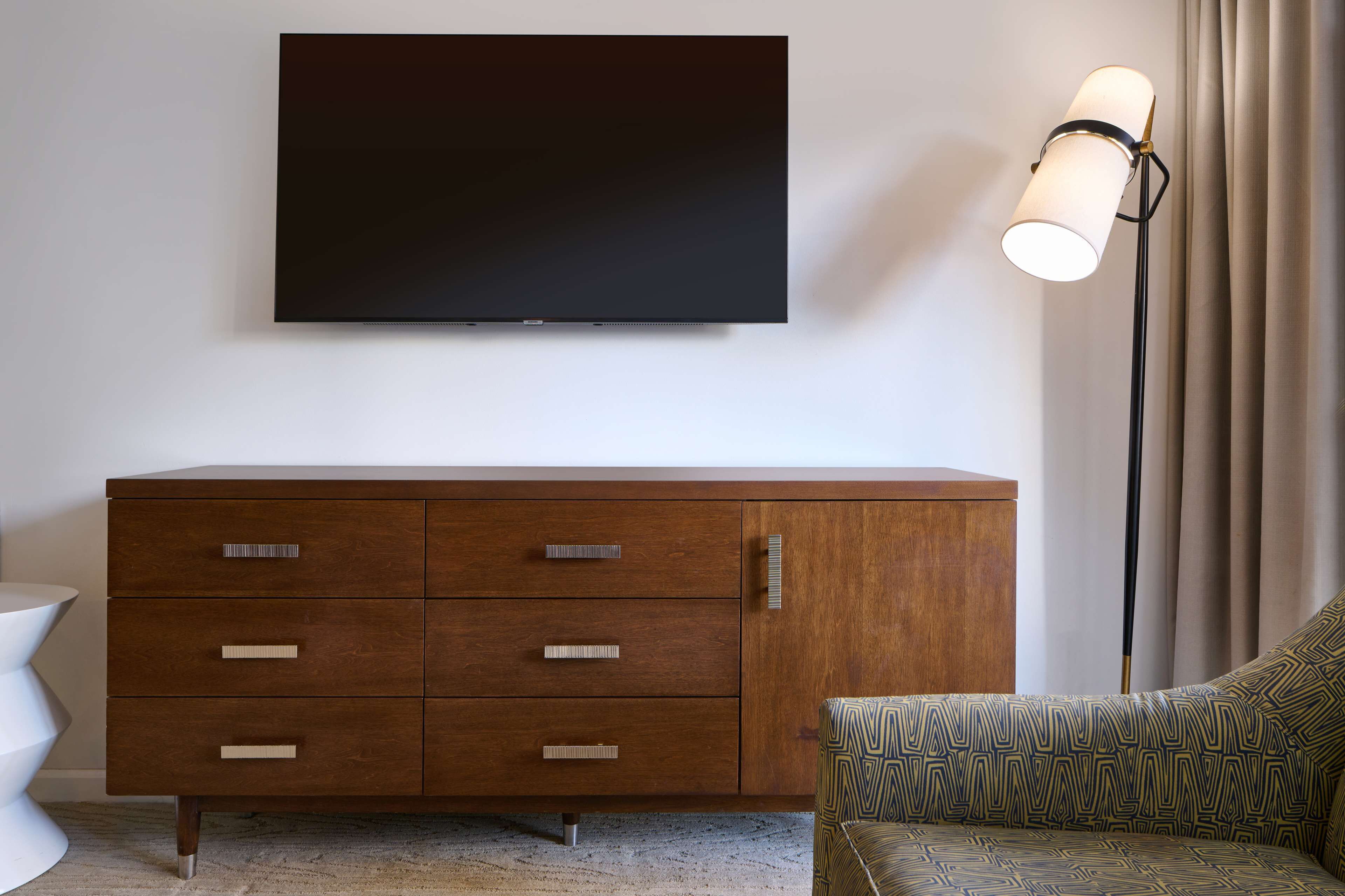 40-inch lcd tv with cable channels, tv, dvd player