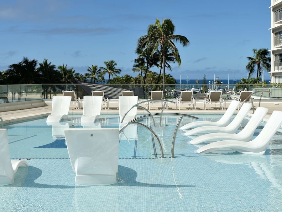 2 piscinas al aire libre, sombrillas, sillones reclinables de piscina