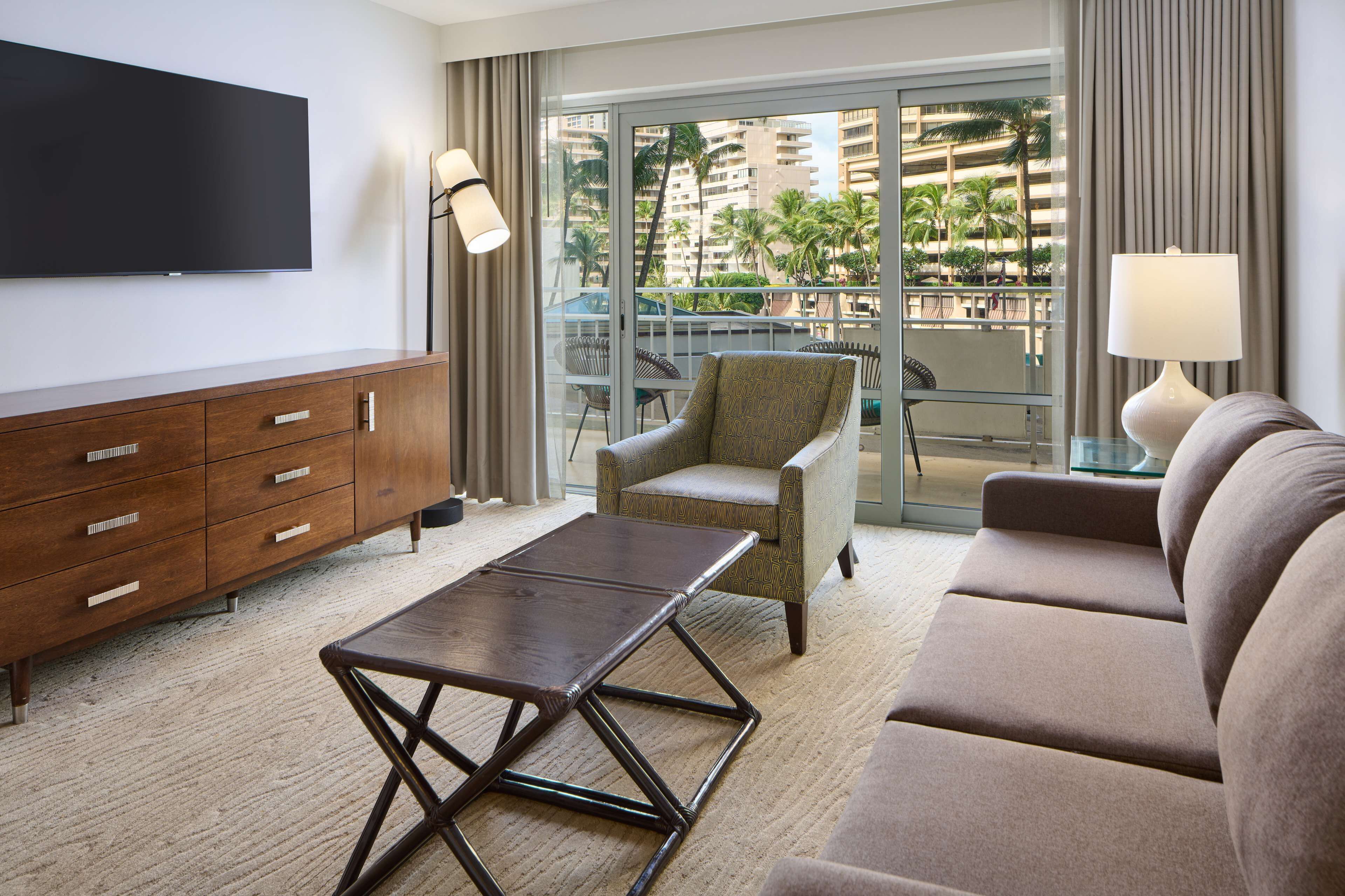 luxury suite, 1 king bed, city view | premium bedding, pillow-top beds, in-room safe, blackout curtains