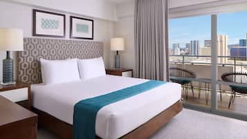 Luxury 2BR City View w/Kitchen | Premium bedding, pillowtop beds, in-room safe, blackout drapes