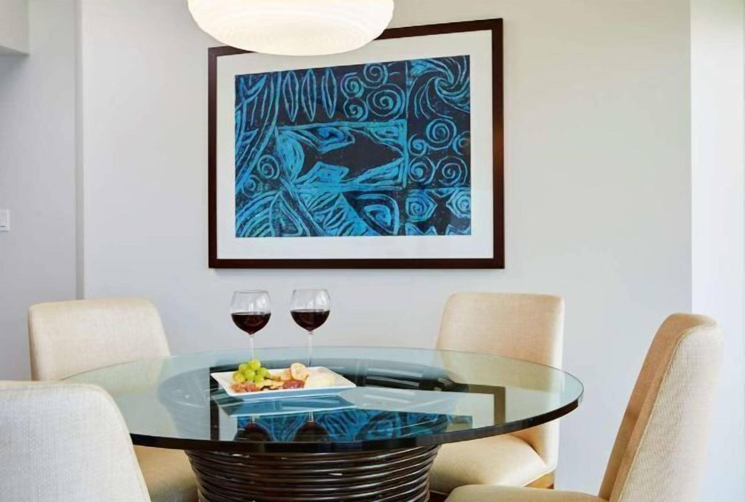 Restauration | 2 restaurants, servant le déjeuner et le dîner; cuisine américaine