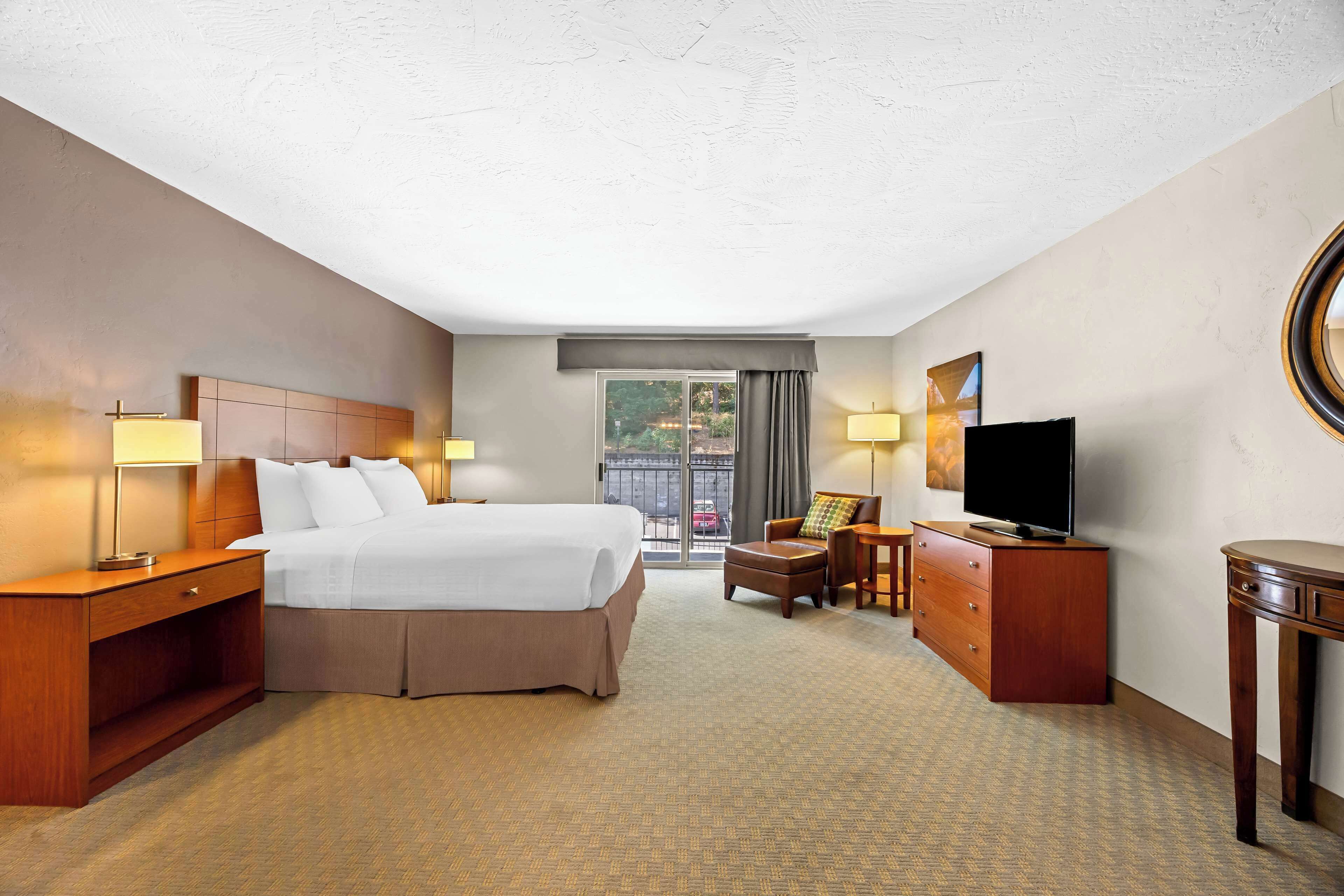 suite, 1 king bed, non smoking, balcony (walk-in shower;with sofabed) | hypo-allergenic bedding, pillow-top beds, in-room safe, desk