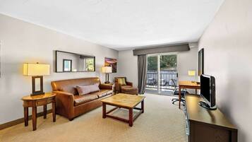 Suite, 1Â King-Bett, Nichtraucher, Balkon (Walk-in Shower;with Sofabed)